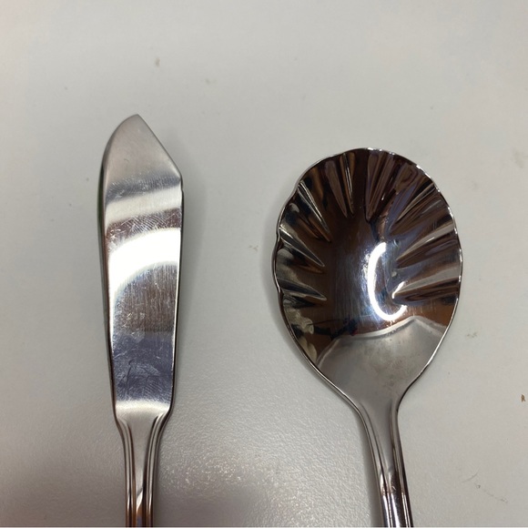 Wallace Stainless 18/10 Sugar Spoon And Butter Knife - Picture 4 of 8